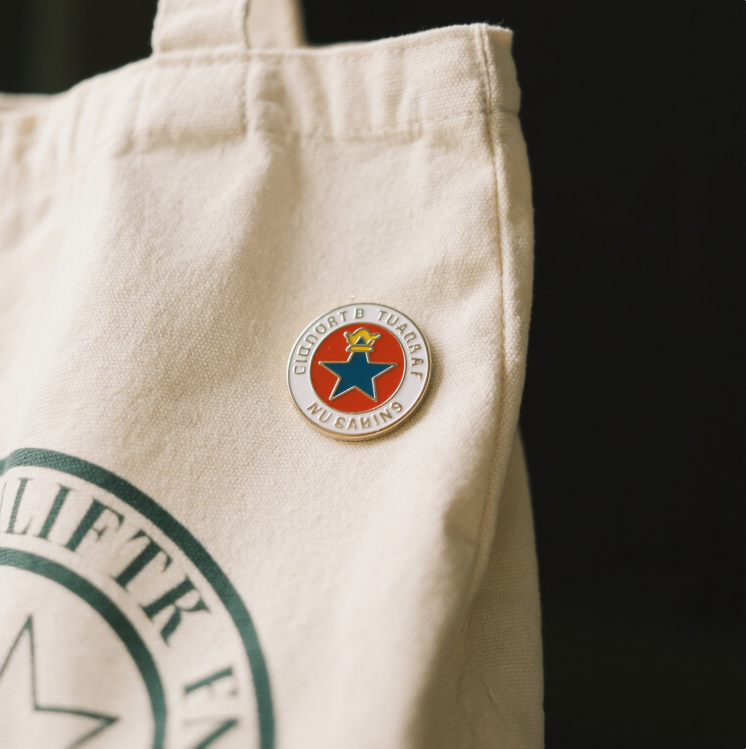 Canvas bag with enameled pins
